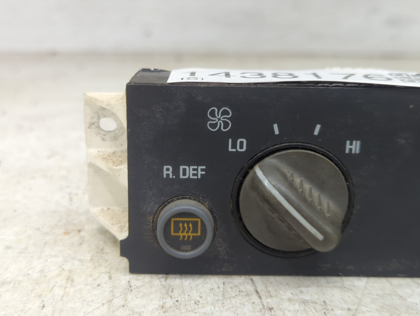 1996-2005 Chevrolet Astro Climate Control Module Temperature AC/Heater Replacement P/N:16238435 Fits OEM Used Auto Parts - O