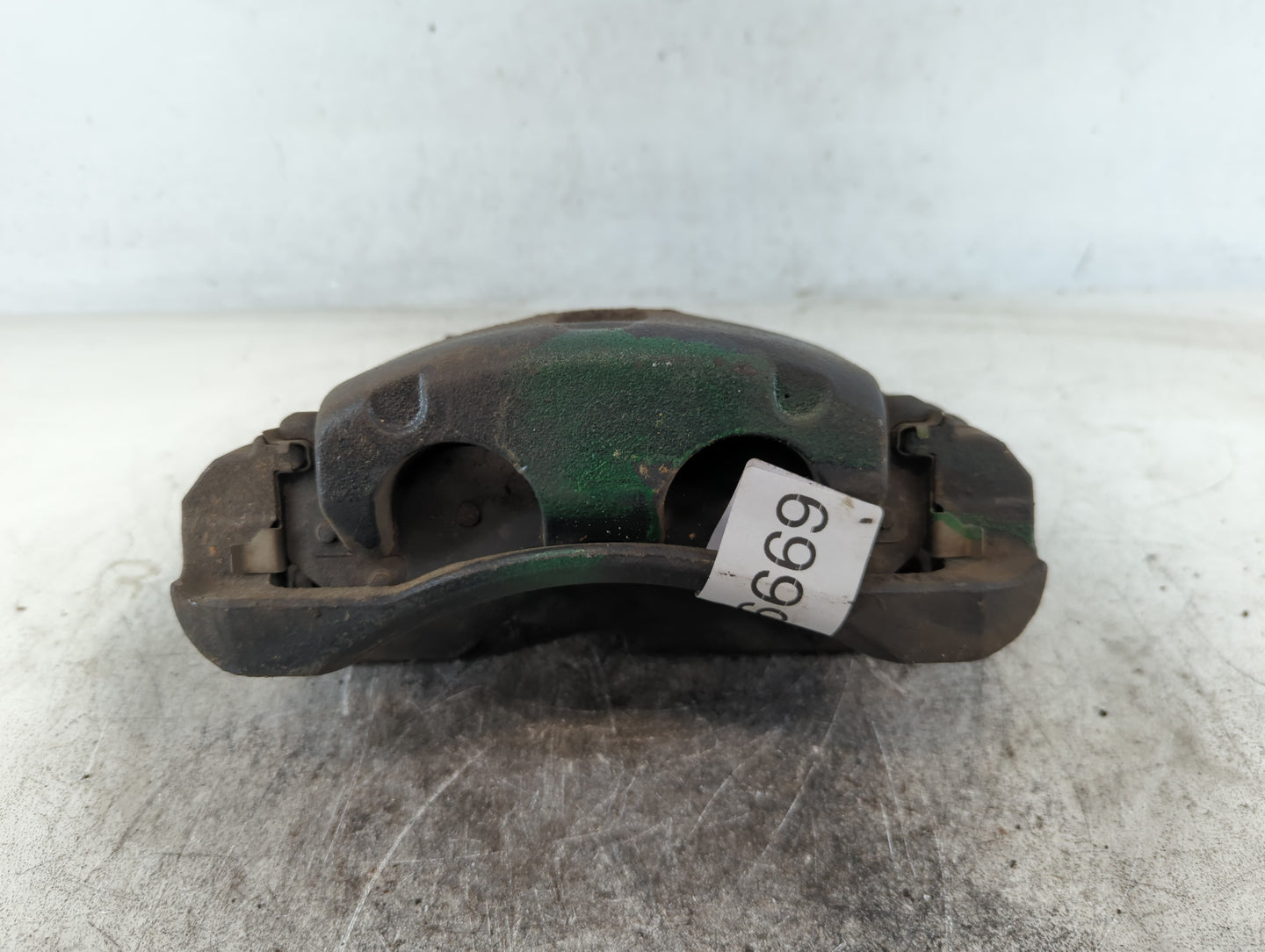 2003-2005 Chevrolet Astro Front Driver Left Brake Caliper - Oemusedautoparts1.com