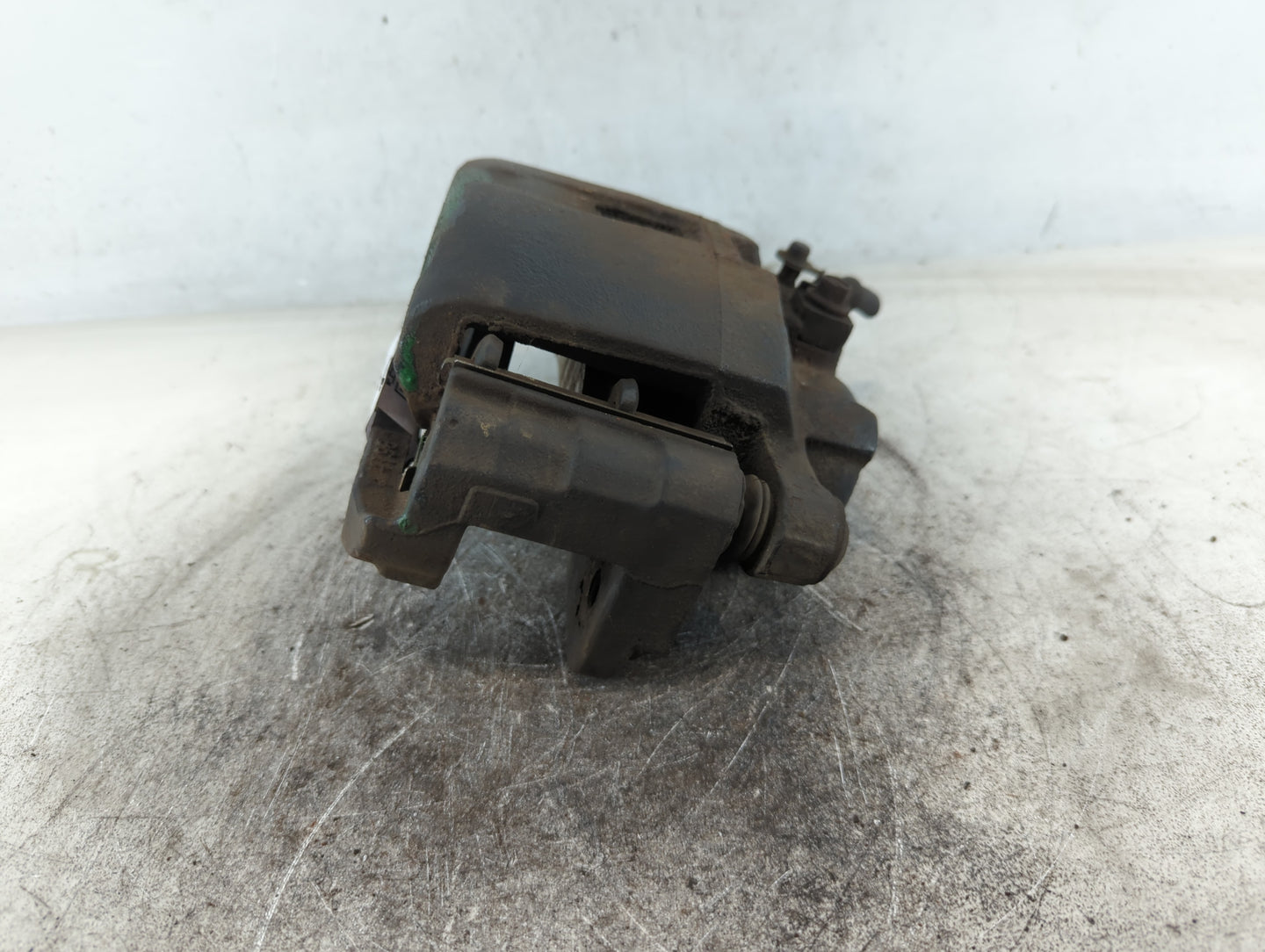 2003-2005 Chevrolet Astro Front Driver Left Brake Caliper - Oemusedautoparts1.com