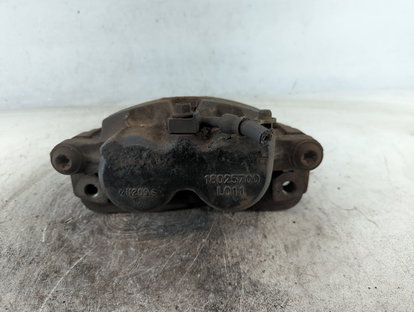 2003-2005 Chevrolet Astro Front Driver Left Brake Caliper - Oemusedautoparts1.com