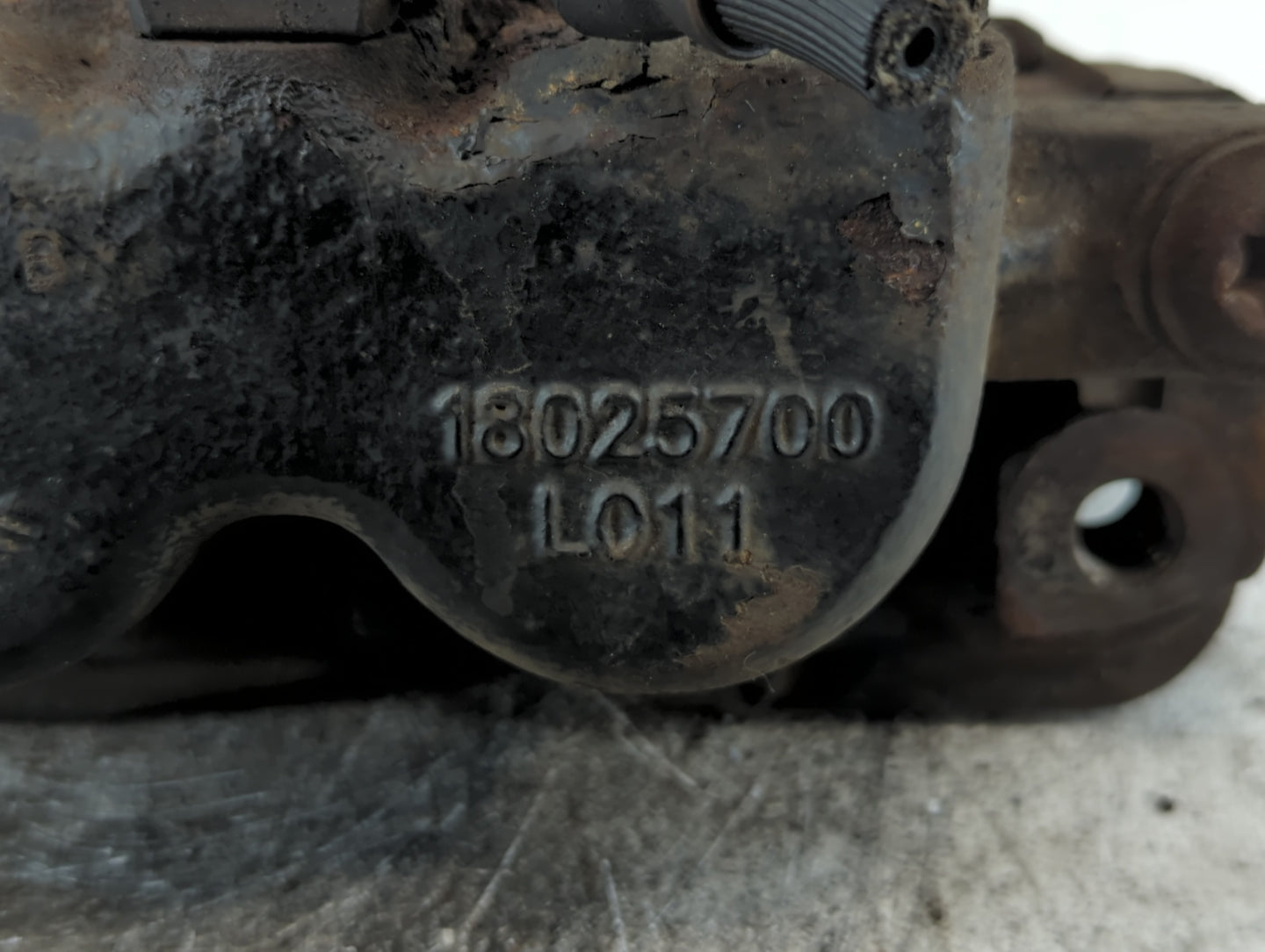 2003-2005 Chevrolet Astro Front Driver Left Brake Caliper - Oemusedautoparts1.com