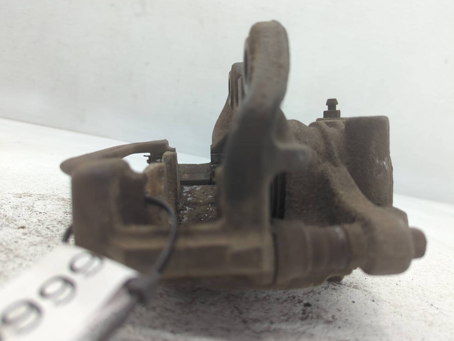 2003-2005 Chevrolet Astro Front Passenger Right Brake Caliper - Oemusedautoparts1.com