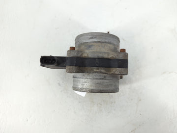 2001-2005 Chevrolet Astro Throttle Body P/N:95040 8316 1 Fits Fits 2001 2002 2003 2004 2005 2006 2007 OEM Used Auto Parts