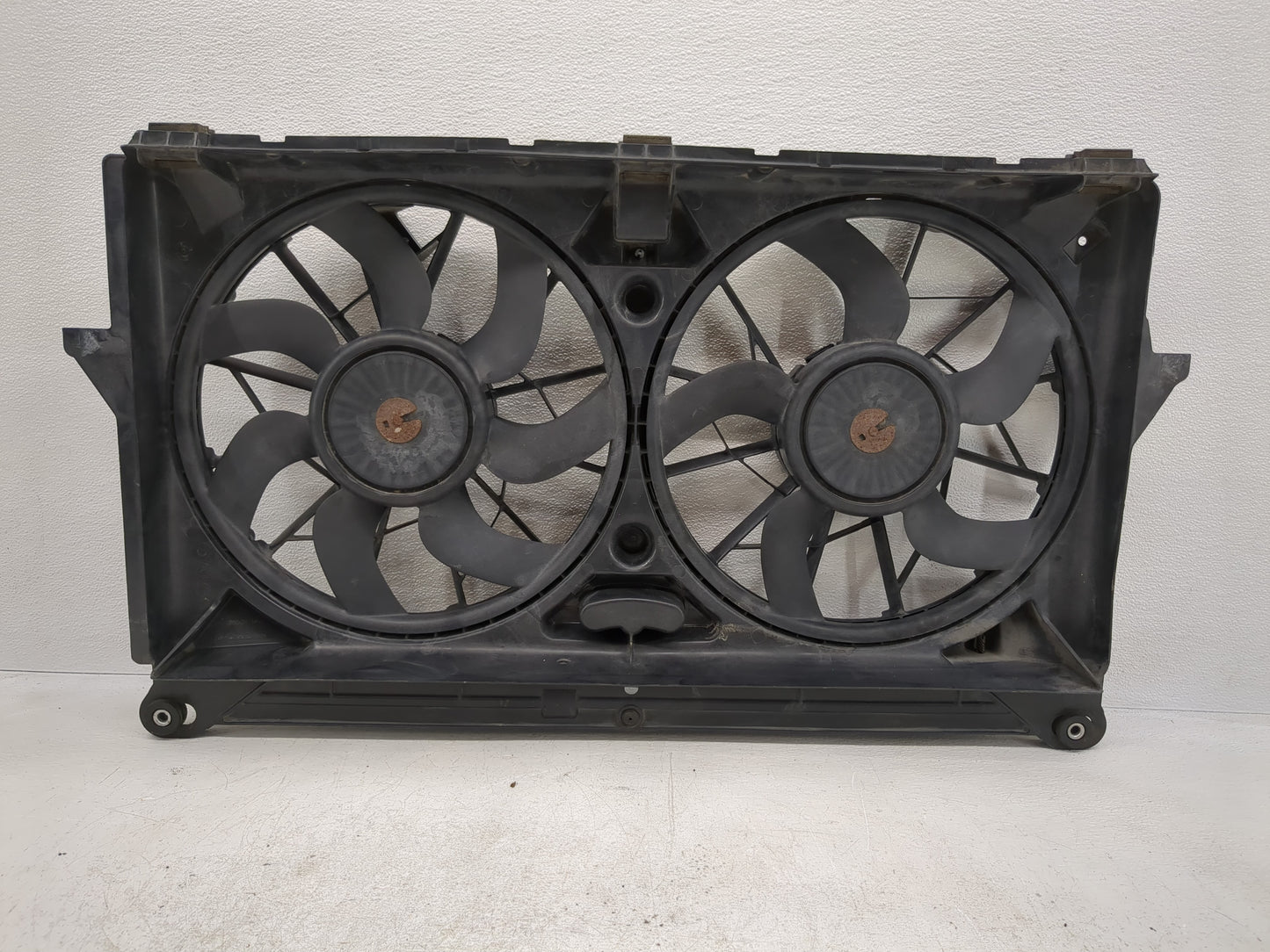 2005 Chevrolet Avalanche Front Left Electric Cooling Motor - Oem - Oemusedautoparts1.com