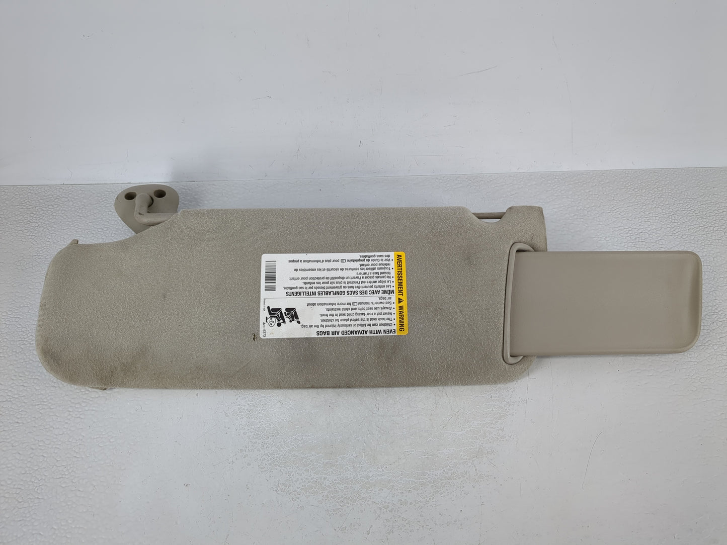 2004-2005 Chevrolet Avalanche Sun Visor Shade Replacement Passenger Right Mirror Fits Fits 2004 2005 OEM Used Auto Parts - O