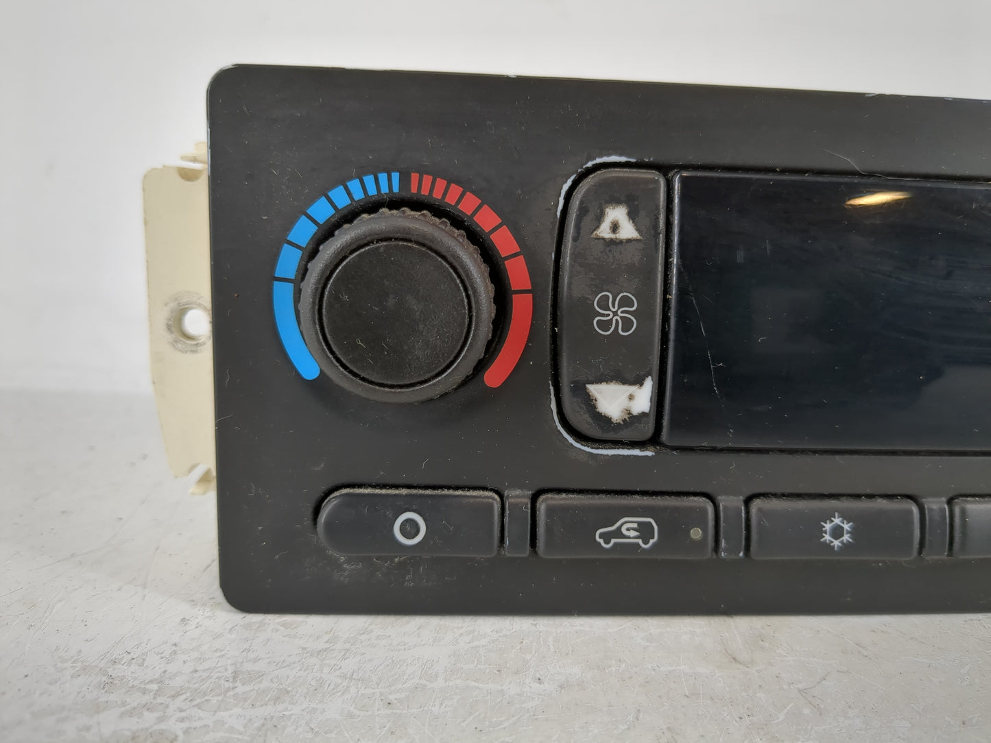 2005-2006 Chevrolet Avalanche Climate Control Module Temperature AC/Heater Replacement Fits Fits 2005 2006 2007 OEM Used Aut