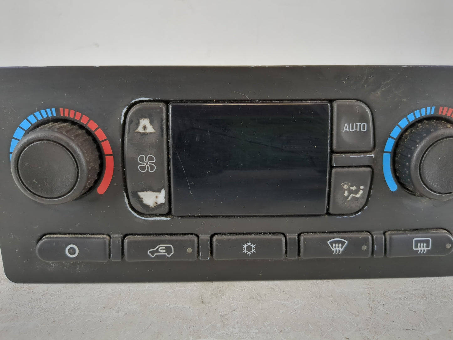 2005-2006 Chevrolet Avalanche Climate Control Module Temperature AC/Heater Replacement Fits Fits 2005 2006 2007 OEM Used Aut