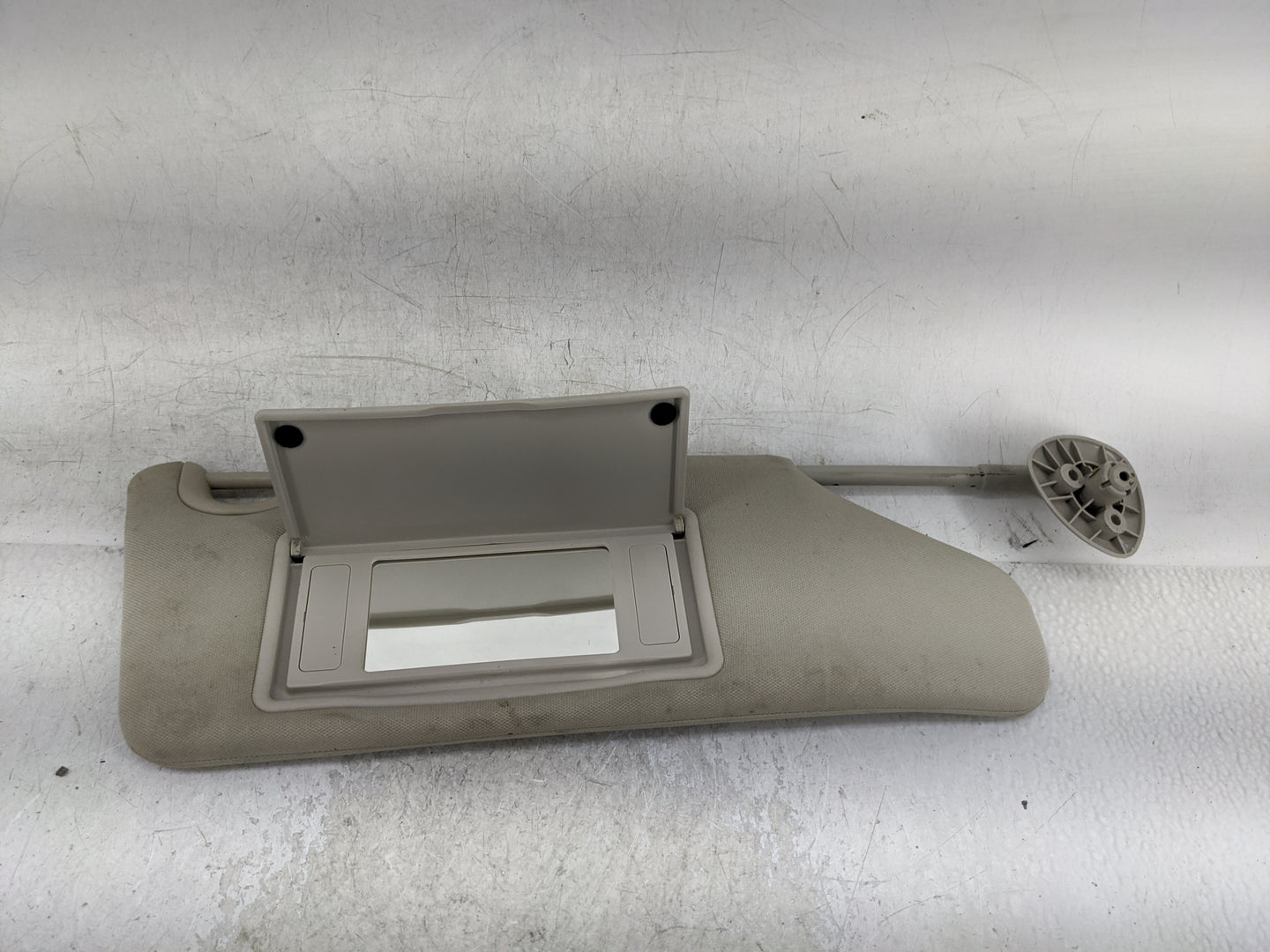2004-2005 Chevrolet Avalanche Sun Visor Shade Replacement Passenger Right Mirror Fits Fits 2004 2005 OEM Used Auto Parts - O