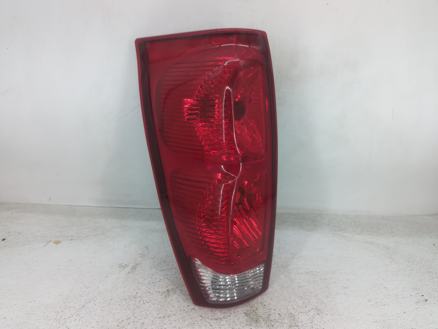 2002-2006 Chevrolet Avalanche Tail Light Assembly Driver Left OEM Fits Fits 2002 2003 2004 2005 2006 OEM Used Auto Parts - O