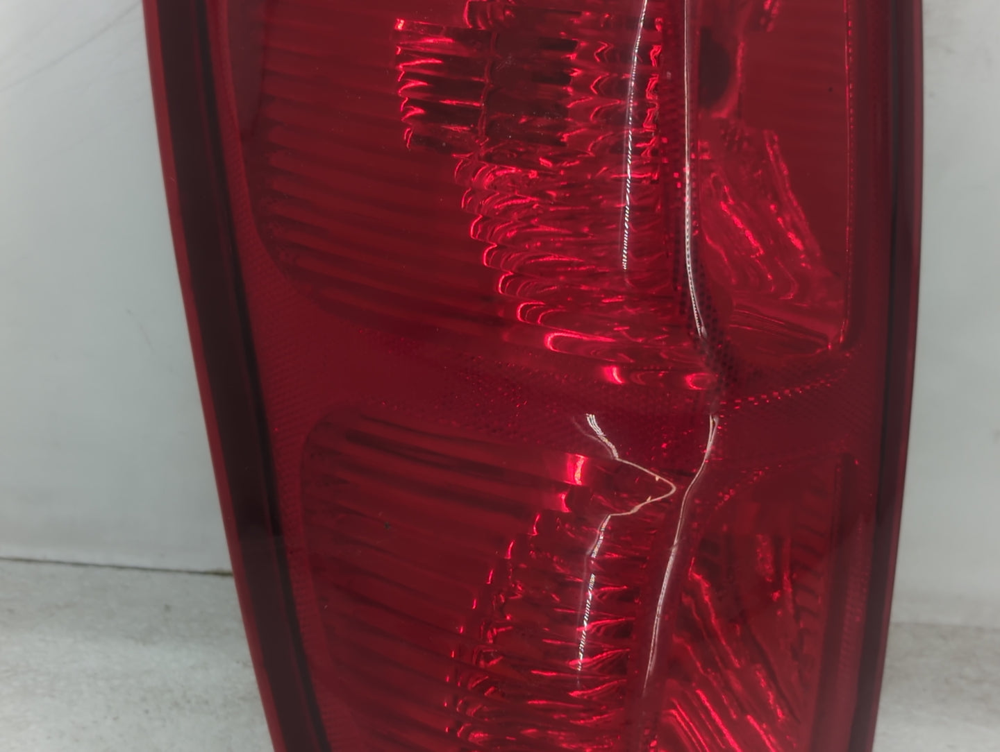 2002-2006 Chevrolet Avalanche Tail Light Assembly Driver Left OEM Fits Fits 2002 2003 2004 2005 2006 OEM Used Auto Parts - O