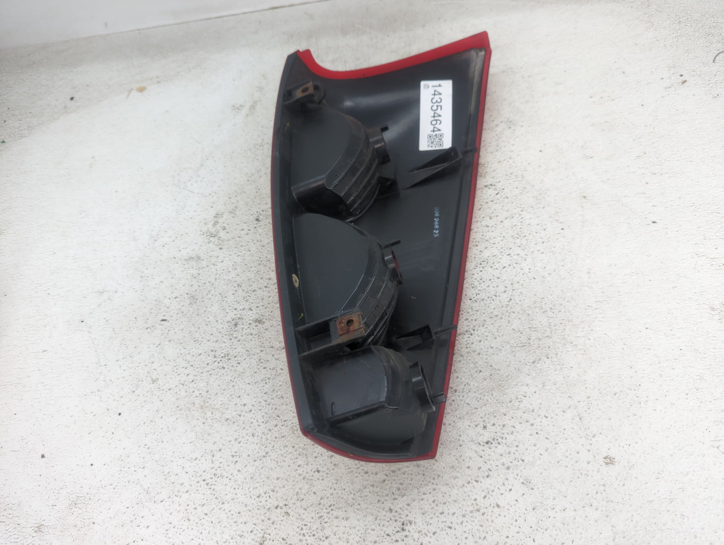 2002-2006 Chevrolet Avalanche Tail Light Assembly Driver Left OEM Fits Fits 2002 2003 2004 2005 2006 OEM Used Auto Parts - O