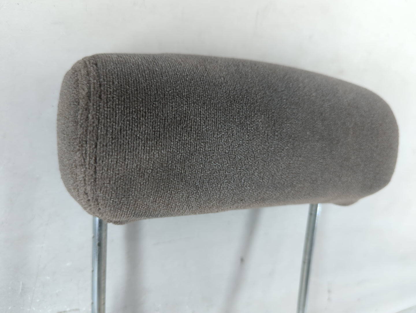 2005 Chevrolet Avalanche Headrest Head Rest Rear Seat Fits OEM Used Auto Parts - Oemusedautoparts1.com