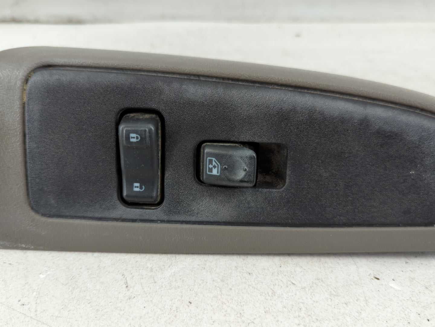 2005 Chevrolet Avalanche Passenger Right Power Window Switch - Oemusedautoparts1.com