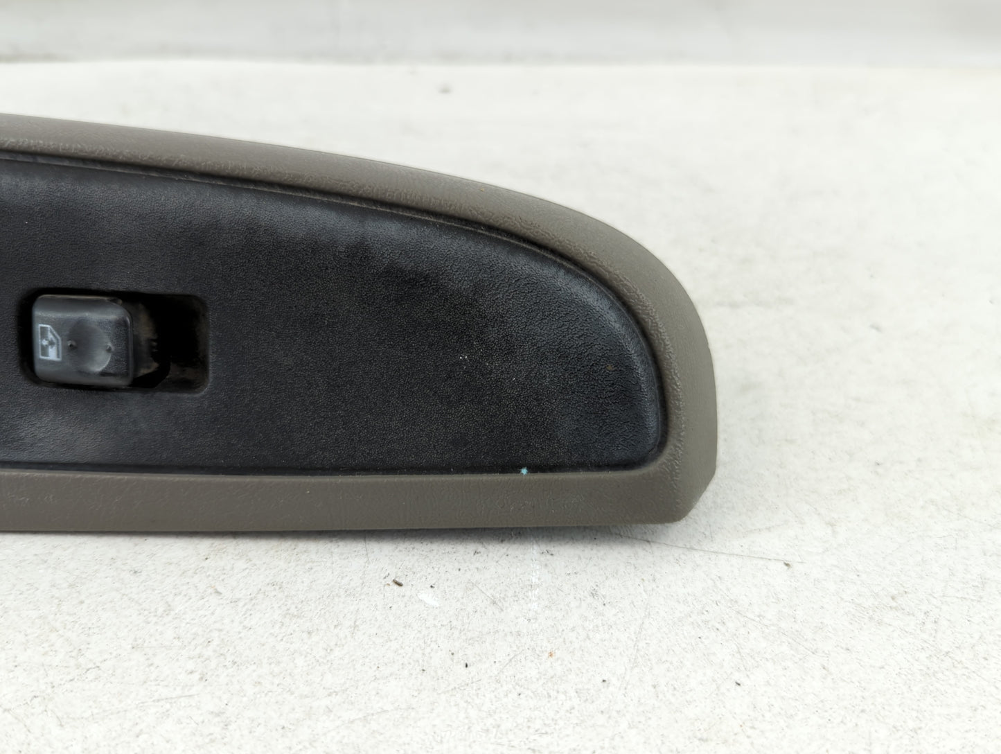2005 Chevrolet Avalanche Passenger Right Power Window Switch - Oemusedautoparts1.com