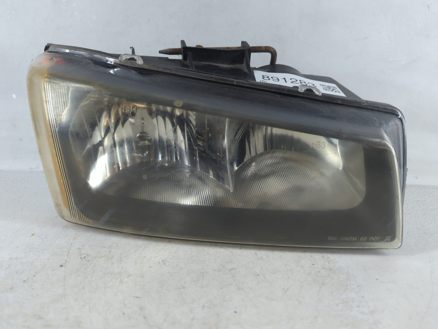 2005 Chevrolet Avalanche Passenger Right Oem Front Light Lamp - Oemusedautoparts1.com