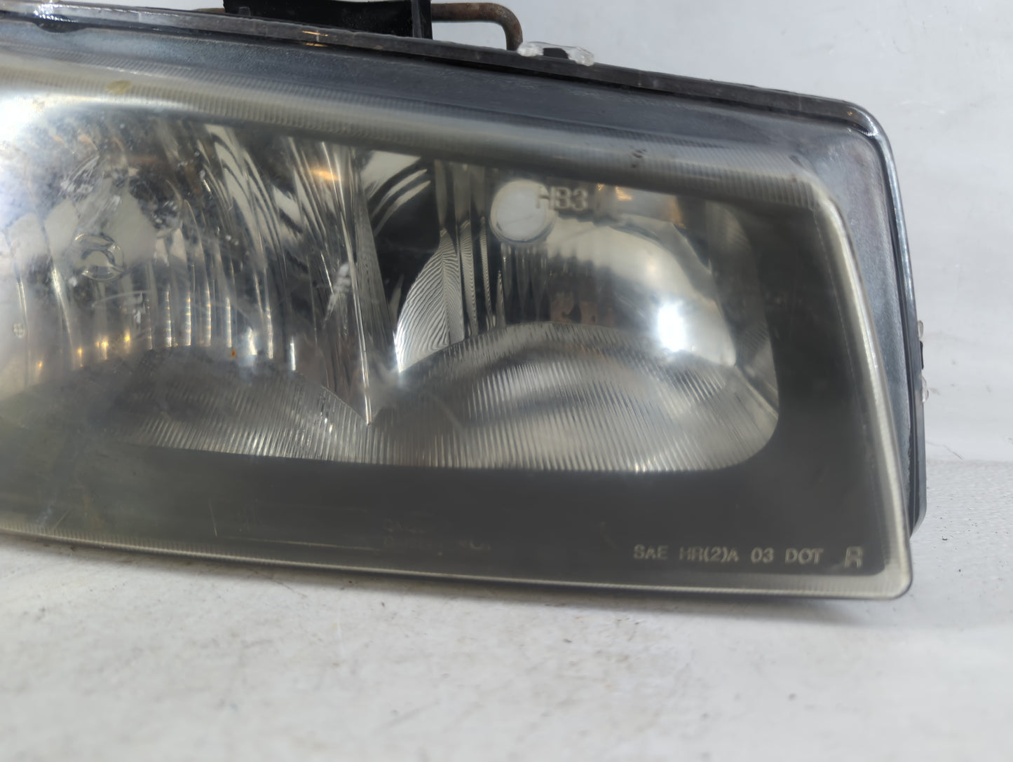 2005 Chevrolet Avalanche Passenger Right Oem Front Light Lamp - Oemusedautoparts1.com