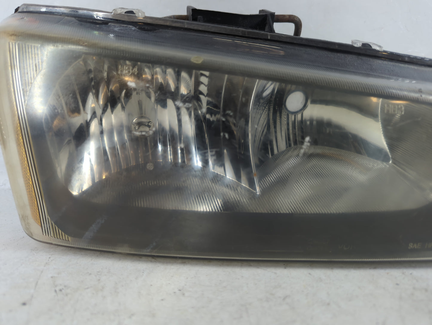 2005 Chevrolet Avalanche Passenger Right Oem Front Light Lamp - Oemusedautoparts1.com