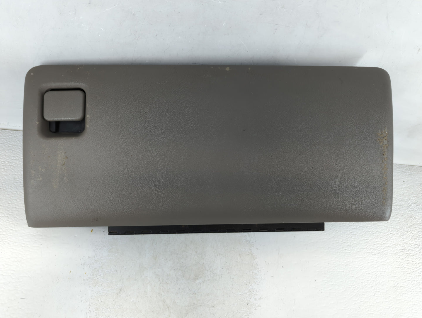 2005 Chevrolet Avalanche Passenger Glove Box Door Storage Compartment - Oemusedautoparts1.com