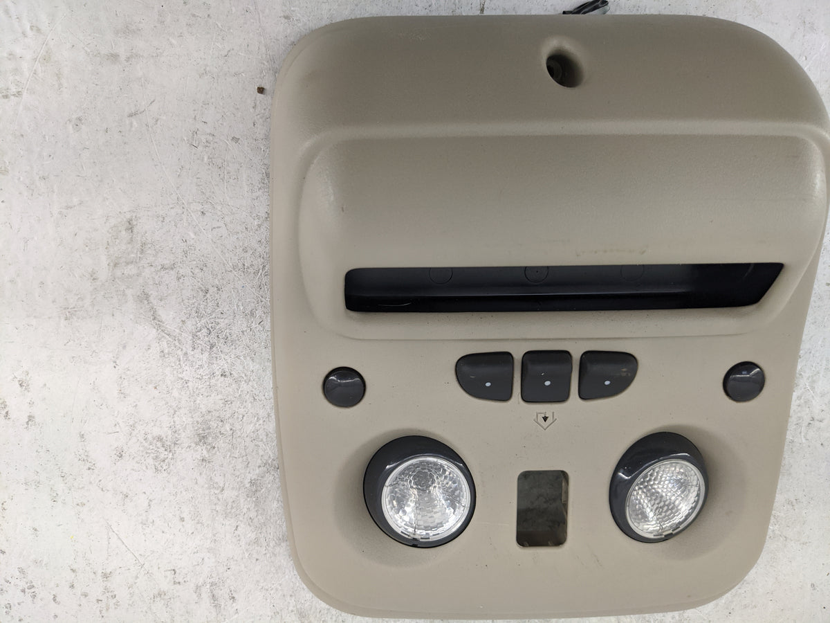 2003 Chevrolet Avalanche 1500 Overhead Roof Console Interior Dome Light - Oemusedautoparts1.com