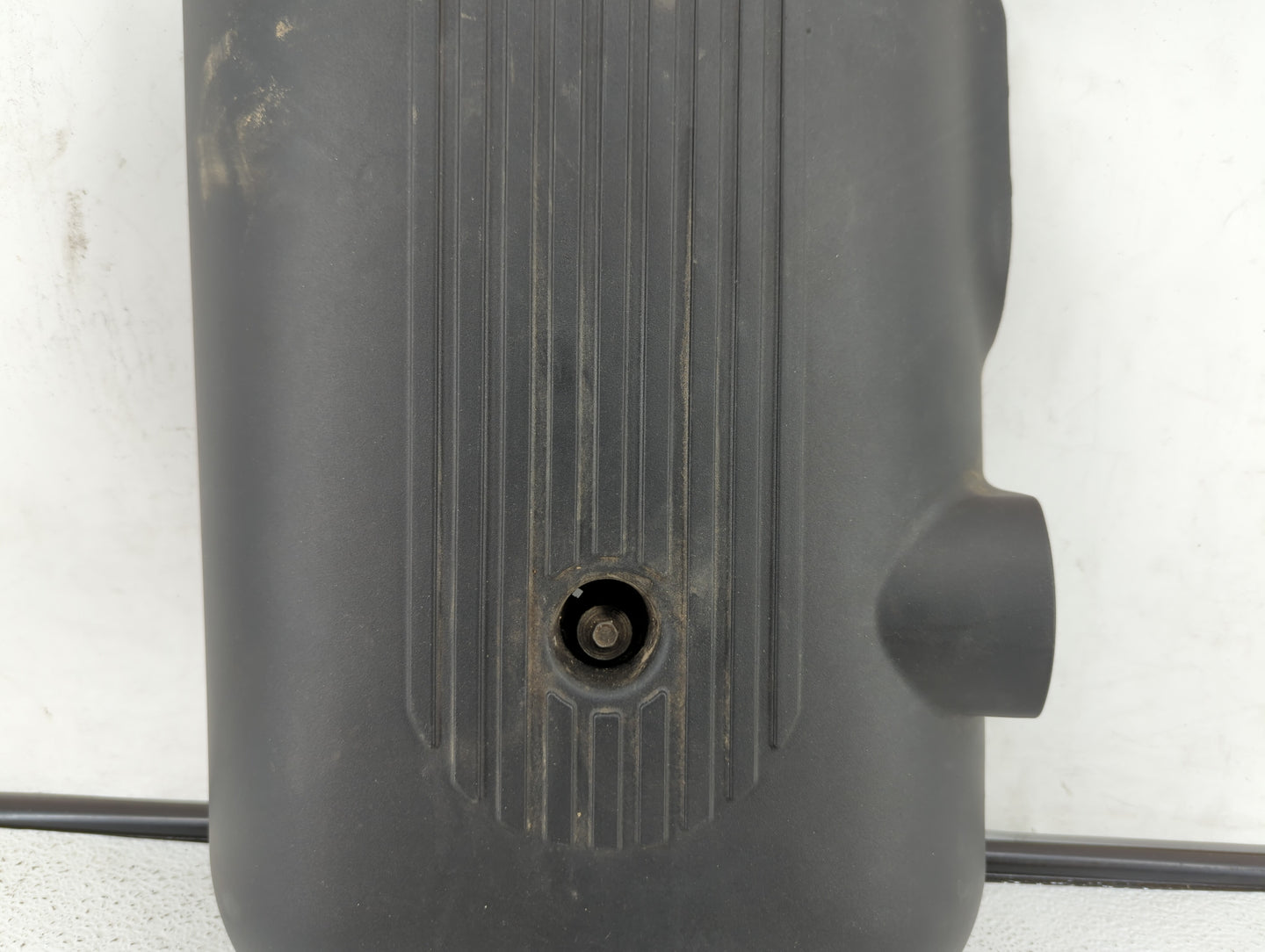 2005 Chevrolet Avalanche 1500 Engine Cover - Oemusedautoparts1.com