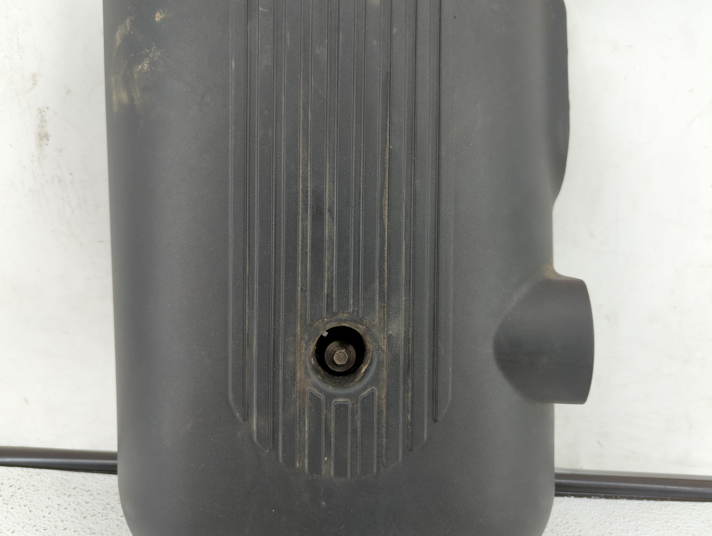 2005 Chevrolet Avalanche 1500 Engine Cover - Oemusedautoparts1.com