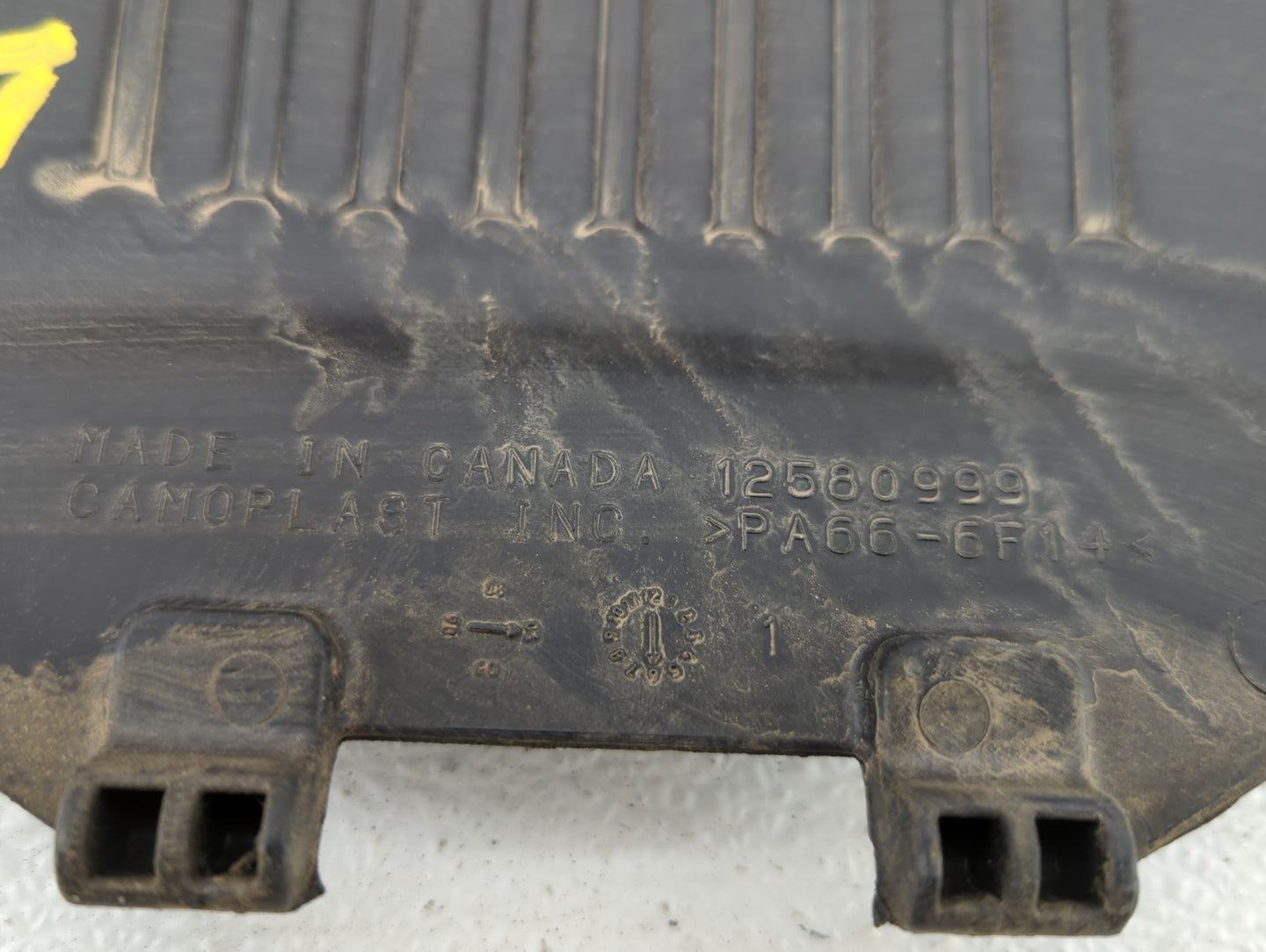 2005 Chevrolet Avalanche 1500 Engine Cover - Oemusedautoparts1.com