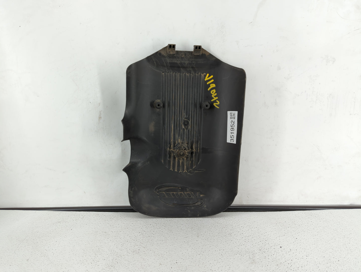 2005 Chevrolet Avalanche 1500 Engine Cover - Oemusedautoparts1.com