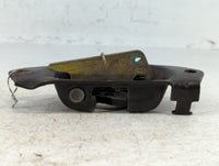 2005 Chevrolet Avalanche 1500 Taillight latch - Oemusedautoparts1.com