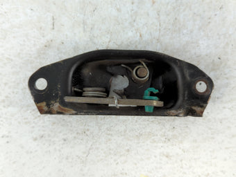 compare product 2005 Chevrolet Avalanche 1500 TailGate Latch