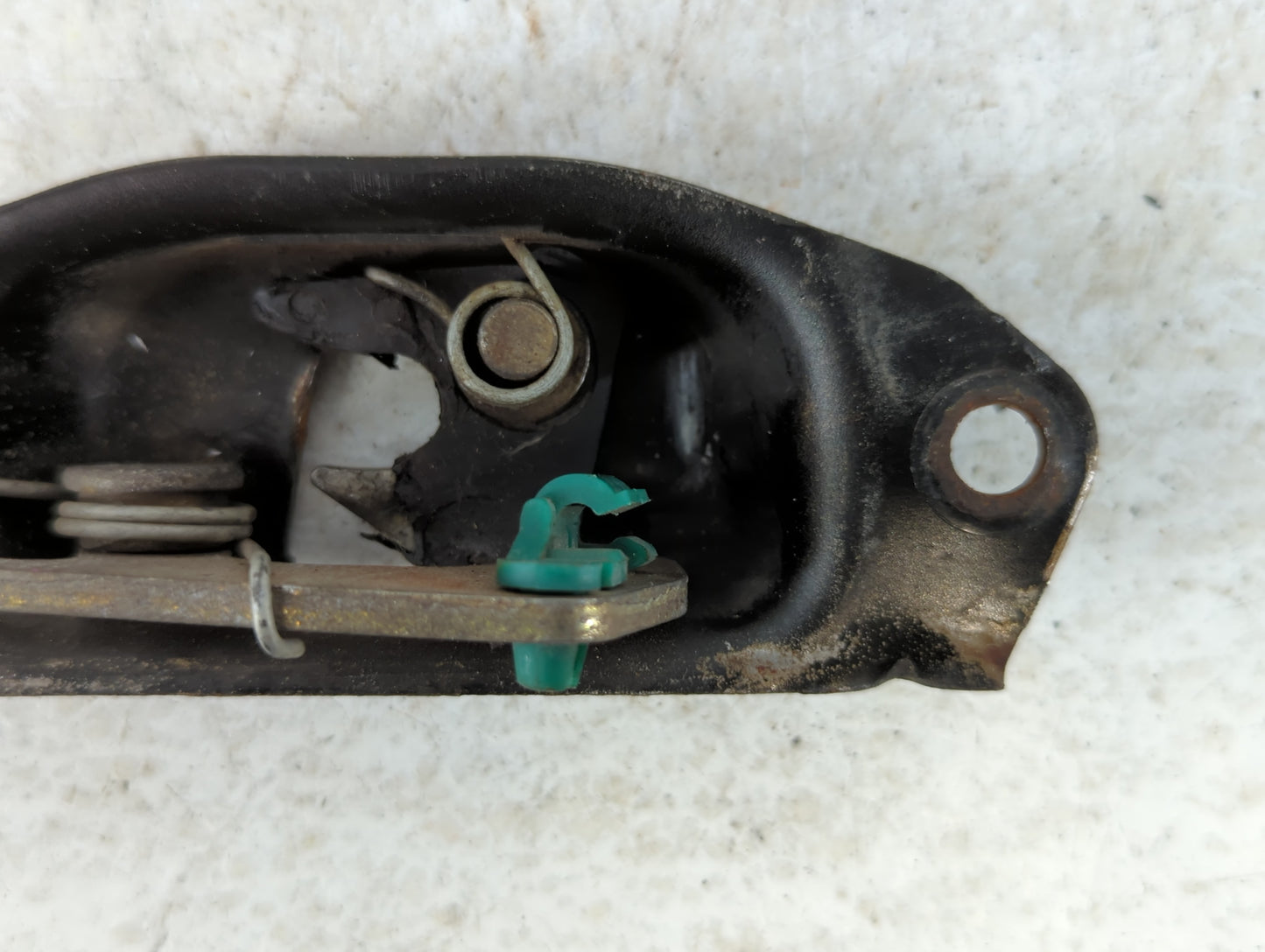 2005 Chevrolet Avalanche 1500 TailGate Latch - Oemusedautoparts1.com