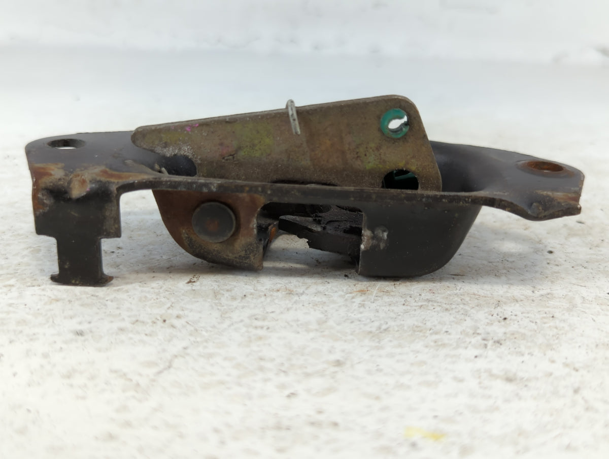 2005 Chevrolet Avalanche 1500 TailGate Latch - Oemusedautoparts1.com