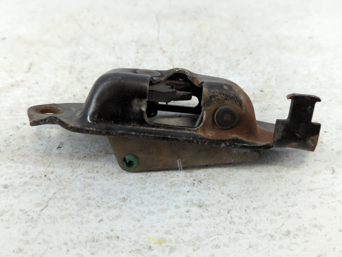 2005 Chevrolet Avalanche 1500 TailGate Latch - Oemusedautoparts1.com