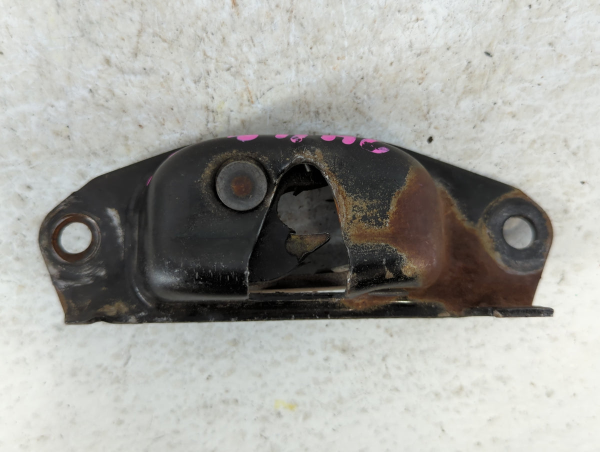 2005 Chevrolet Avalanche 1500 TailGate Latch - Oemusedautoparts1.com
