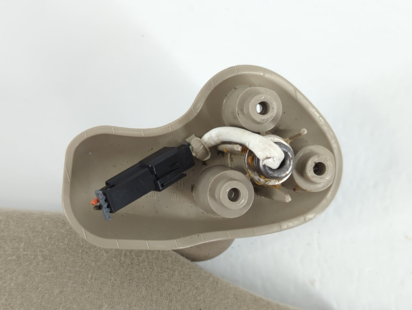 2004-2005 Chevrolet Avalanche 1500 Sun Visor Shade Replacement Passenger Right Mirror Fits Fits 2004 2005 OEM Used Auto Part