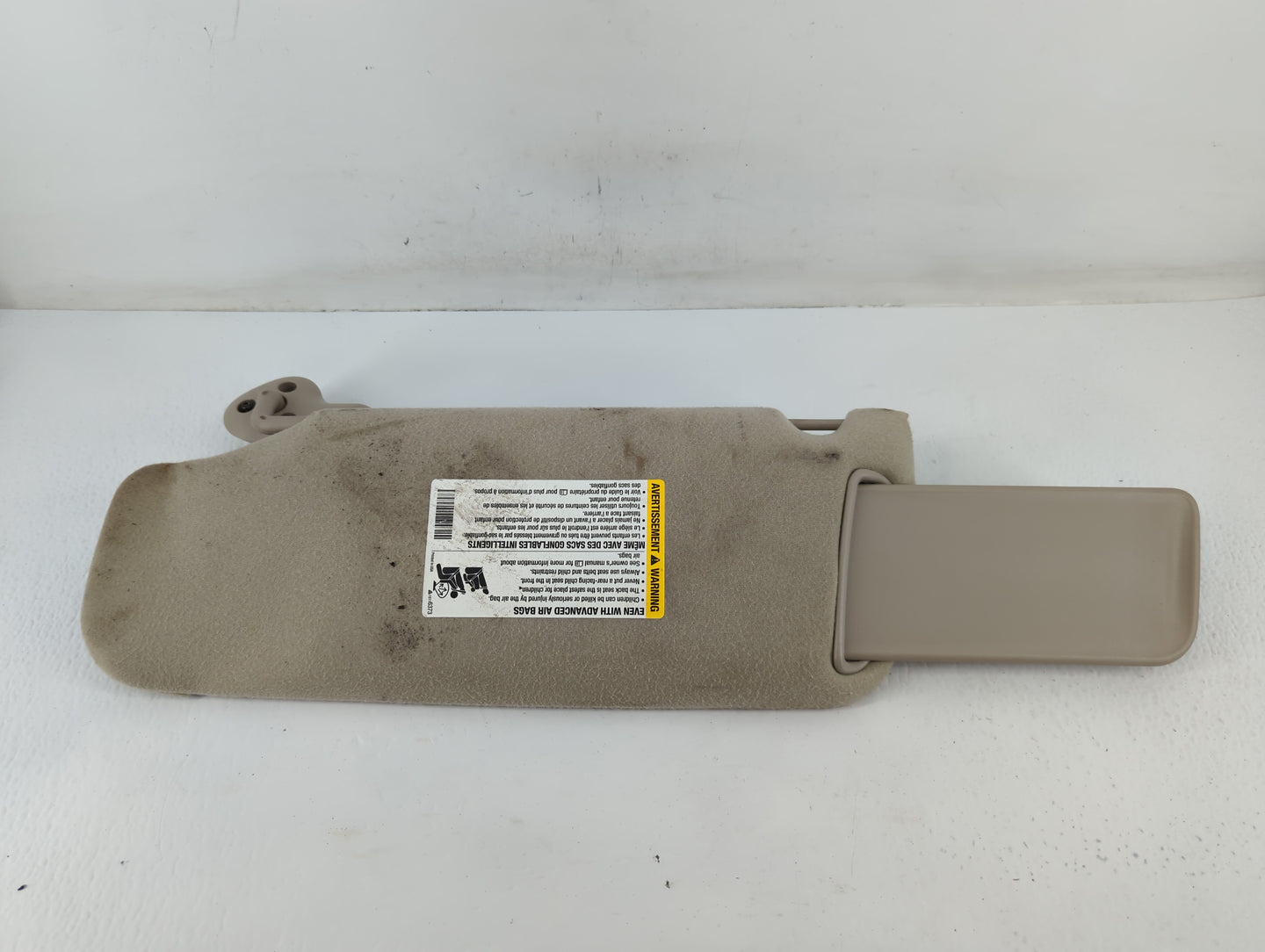 2004-2005 Chevrolet Avalanche 1500 Sun Visor Shade Replacement Passenger Right Mirror Fits Fits 2004 2005 OEM Used Auto Part