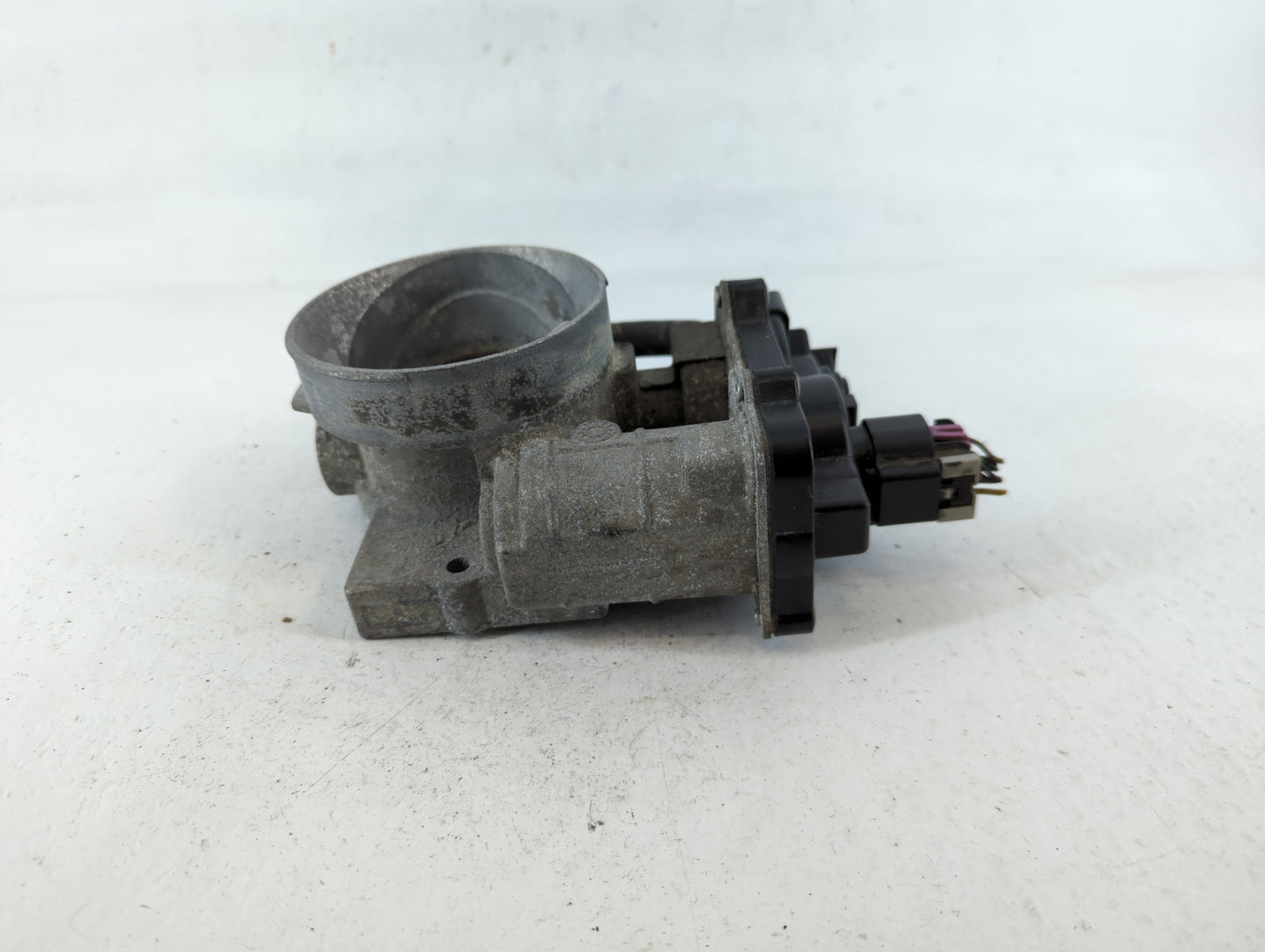 2003-2006 Chevrolet Avalanche 1500 Throttle Body Fits Fits 2003 2004 2005 2006 2007 OEM Used Auto Parts - Oemusedautoparts1.