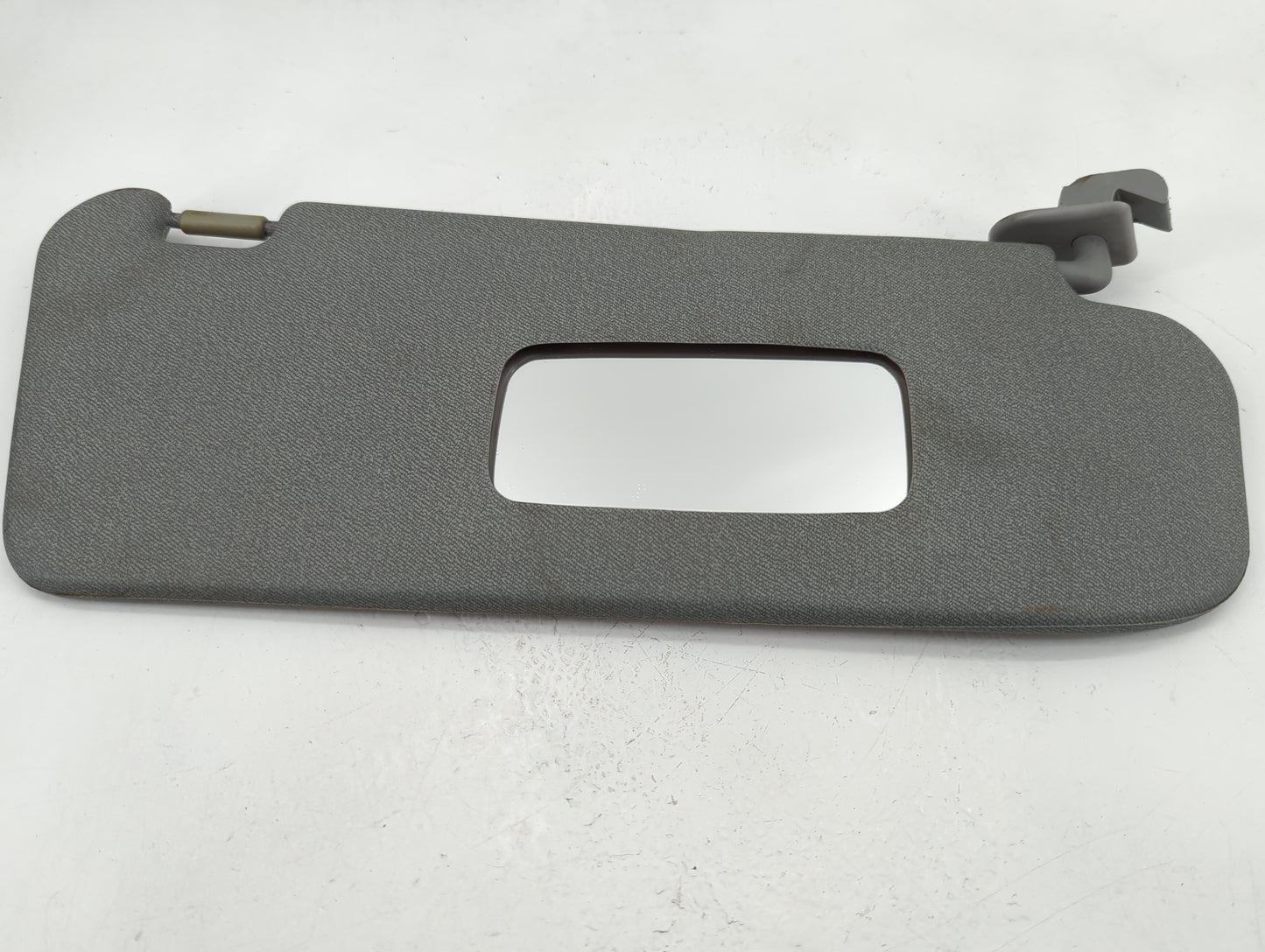 2004-2005 Chevrolet Aveo Sun Visor Shade Replacement Passenger Right Mirror Fits Fits 2004 2005 OEM Used Auto Parts - Oemuse