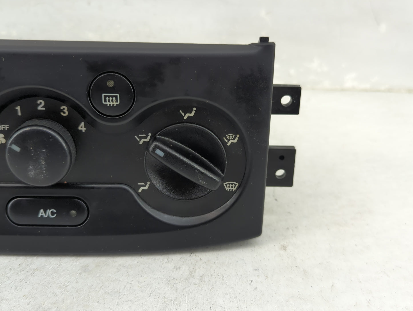 2004-2006 Chevrolet Aveo Climate Control Module Temperature AC/Heater Replacement P/N:4H26 Fits OEM Used Auto Parts - Oemuse