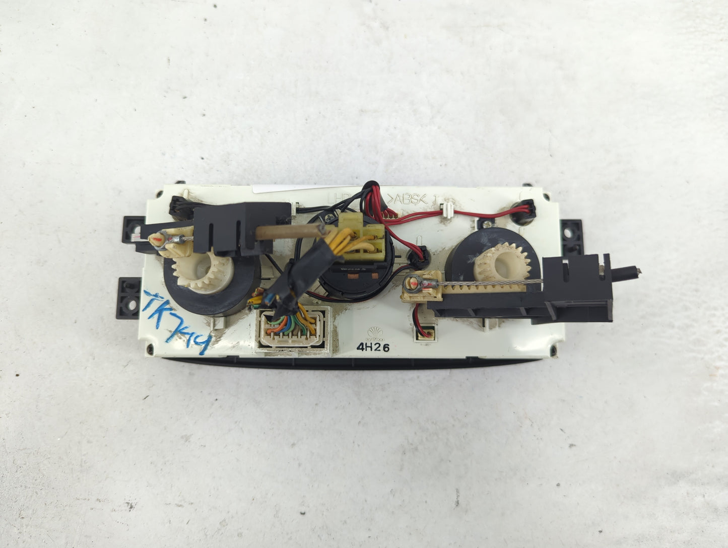 2004-2006 Chevrolet Aveo Climate Control Module Temperature AC/Heater Replacement P/N:4H26 Fits OEM Used Auto Parts - Oemuse