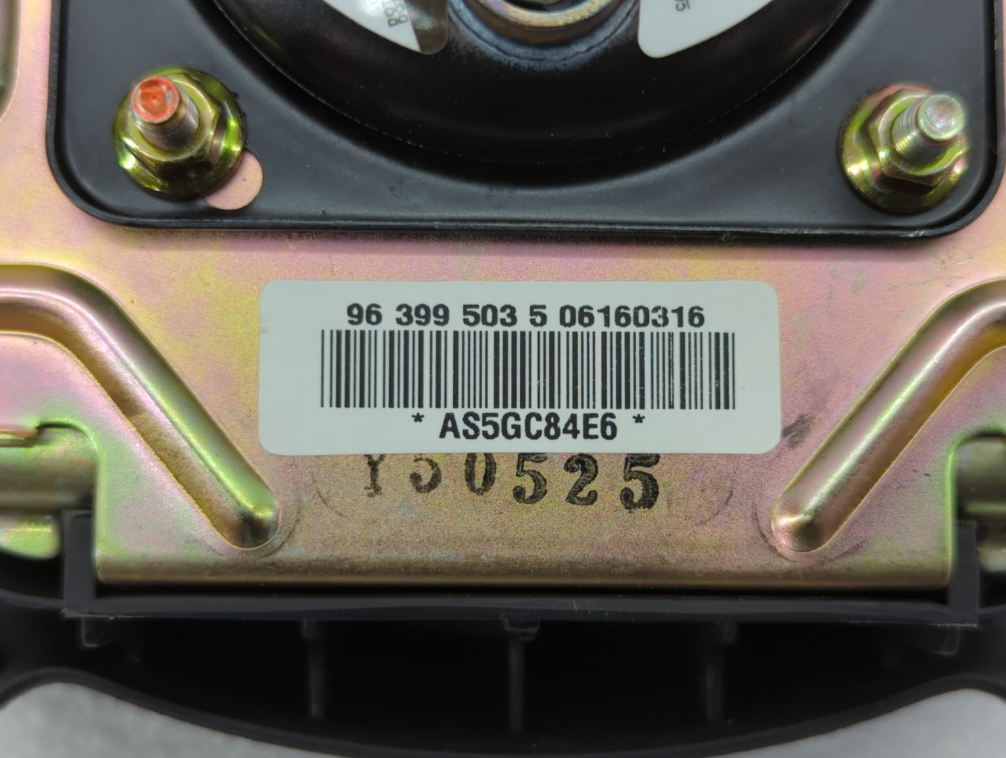 2004-2005 Chevrolet Aveo Air Bag Driver Left Steering Wheel Mounted Fits Fits 2004 2005 OEM Used Auto Parts - Oemusedautopar