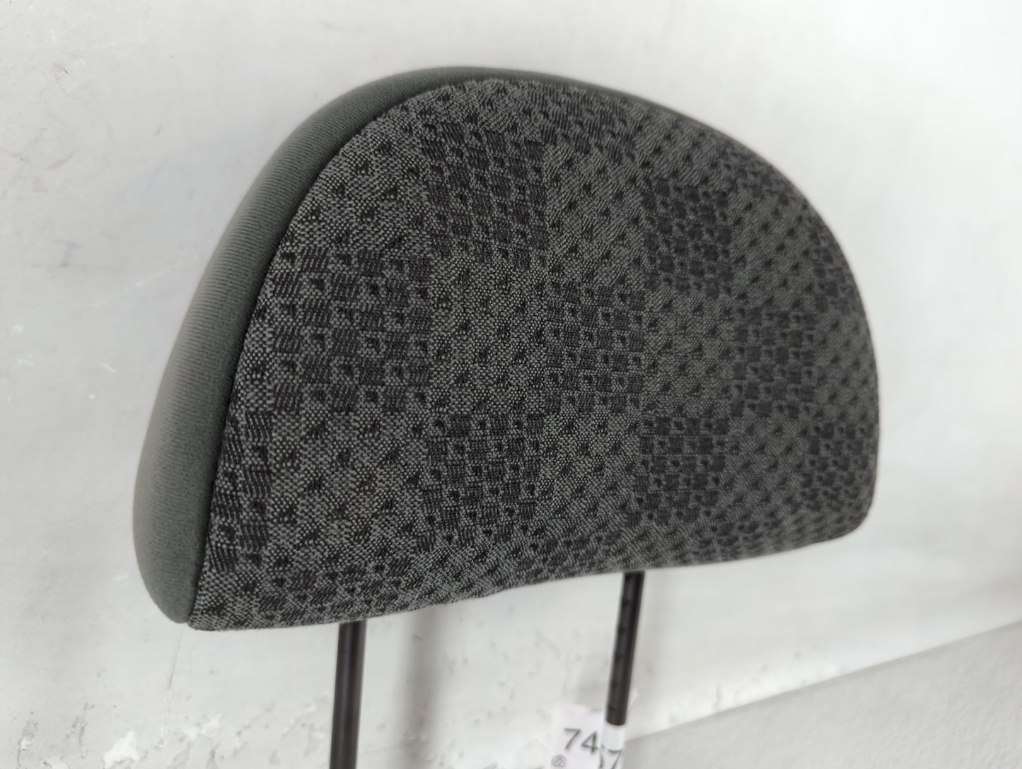2004-2006 Chevrolet Aveo Headrest Head Rest Front Driver Passenger Seat Fits Fits 2004 2005 2006 OEM Used Auto Parts - Oemus