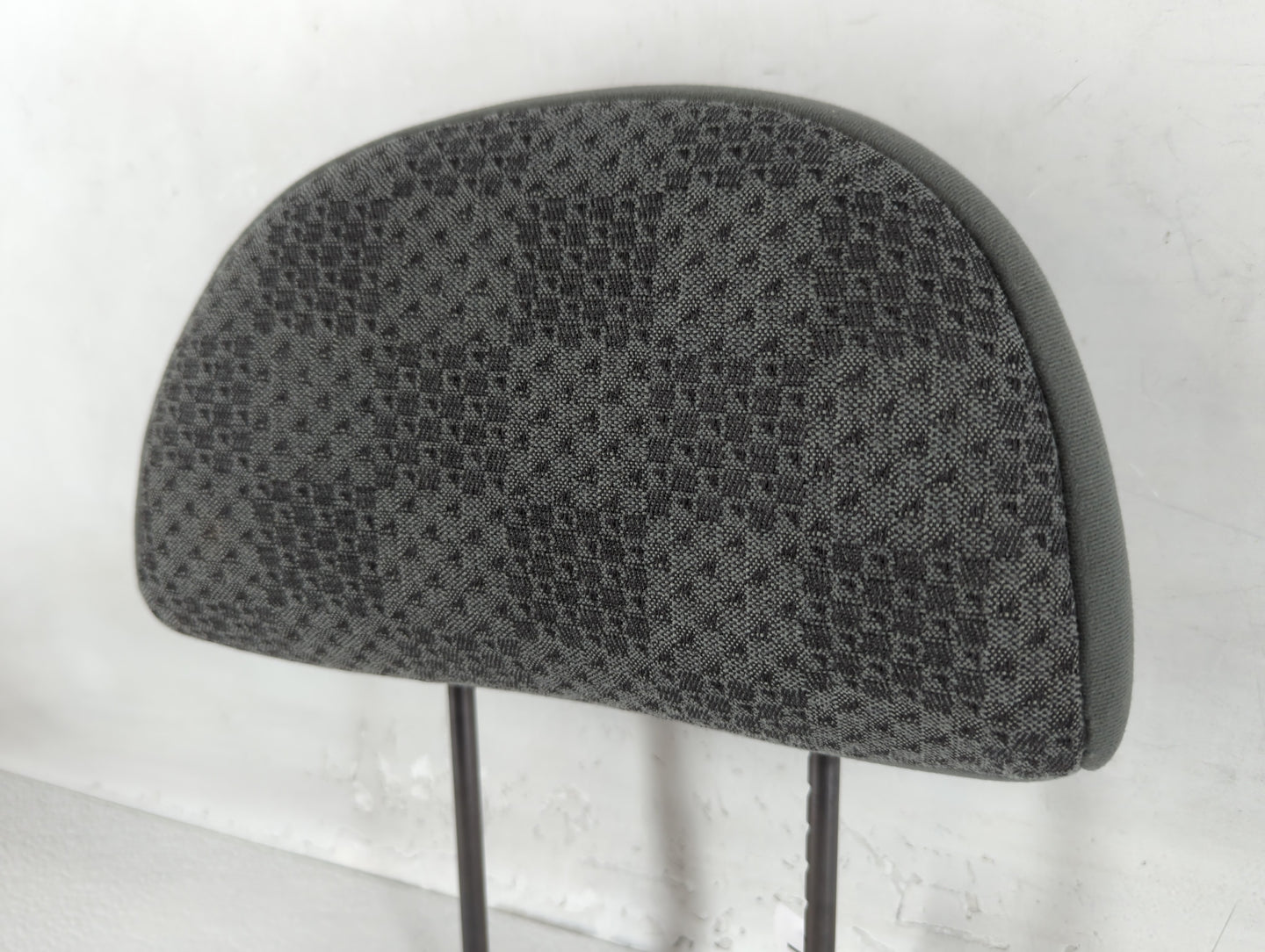 2004-2006 Chevrolet Aveo Headrest Head Rest Front Driver Passenger Seat Fits Fits 2004 2005 2006 OEM Used Auto Parts - Oemus