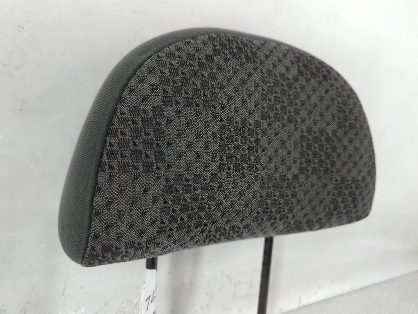 2004-2006 Chevrolet Aveo Headrest Head Rest Front Driver Passenger Seat Fits Fits 2004 2005 2006 OEM Used Auto Parts - Oemus