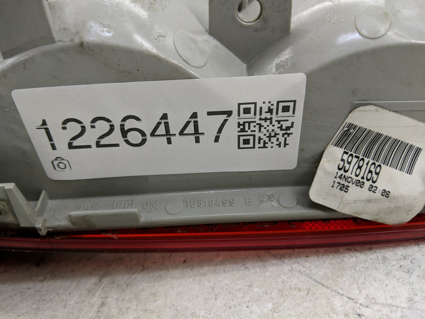 1995-2005 Chevrolet Blazer Tail Light Assembly Driver Left OEM Fits Fits 1995 1996 1997 1998 1999 2000 2001 2002 2003 2004 2