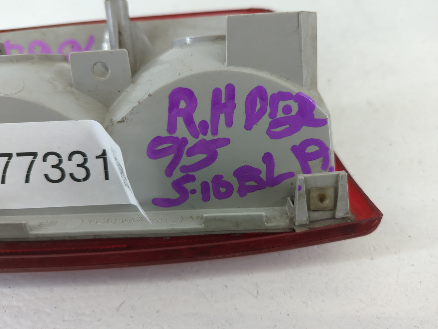 1995-2005 Chevrolet Blazer Tail Light Assembly Passenger Right OEM P/N:16518500A Fits OEM Used Auto Parts - Oemusedautoparts