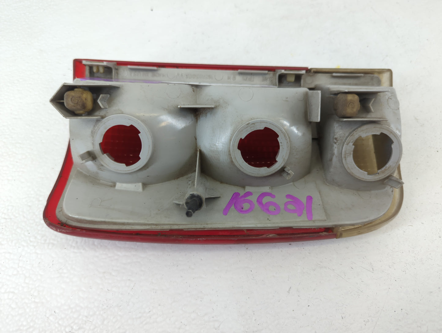 1995-2005 Chevrolet Blazer Tail Light Assembly Passenger Right OEM P/N:16518500A Fits OEM Used Auto Parts - Oemusedautoparts