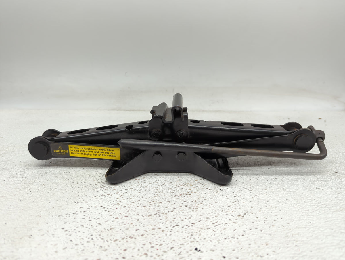 2005 Chevrolet Cavalier Spare Scissor Car Jack 1415620 - Oemusedautoparts1.com