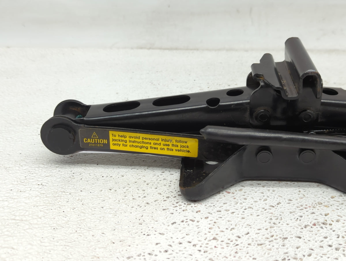 2005 Chevrolet Cavalier Spare Scissor Car Jack 1415620 - Oemusedautoparts1.com
