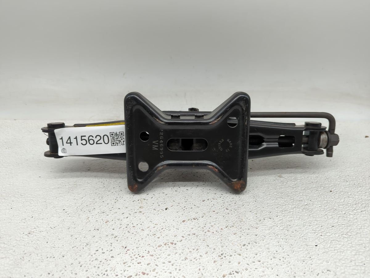 2005 Chevrolet Cavalier Spare Scissor Car Jack 1415620 - Oemusedautoparts1.com