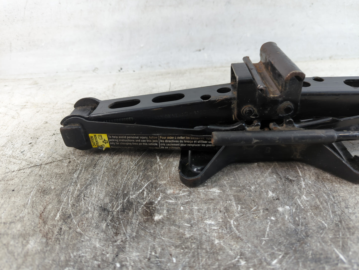 2005 Chevrolet Cavalier Spare Scissor Car Jack - Oemusedautoparts1.com
